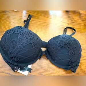 NWT VICTORIA'S SECRET Black Lacy Bra Size 34C  $118